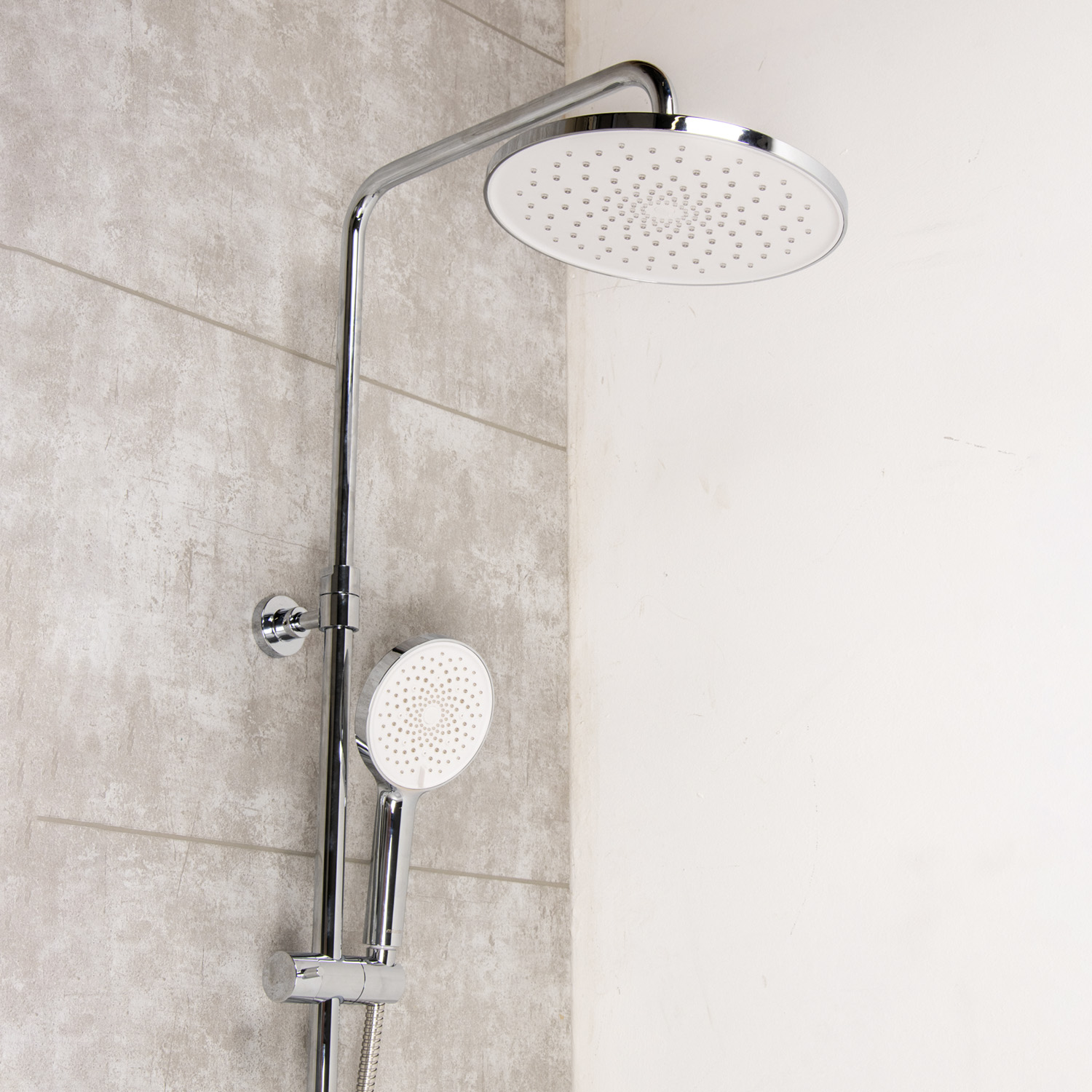 Смеситель д/ванны термостатич. со стойкой для душа + ручной и тропич. душ Milardo ILSSBTHM06 *1/3