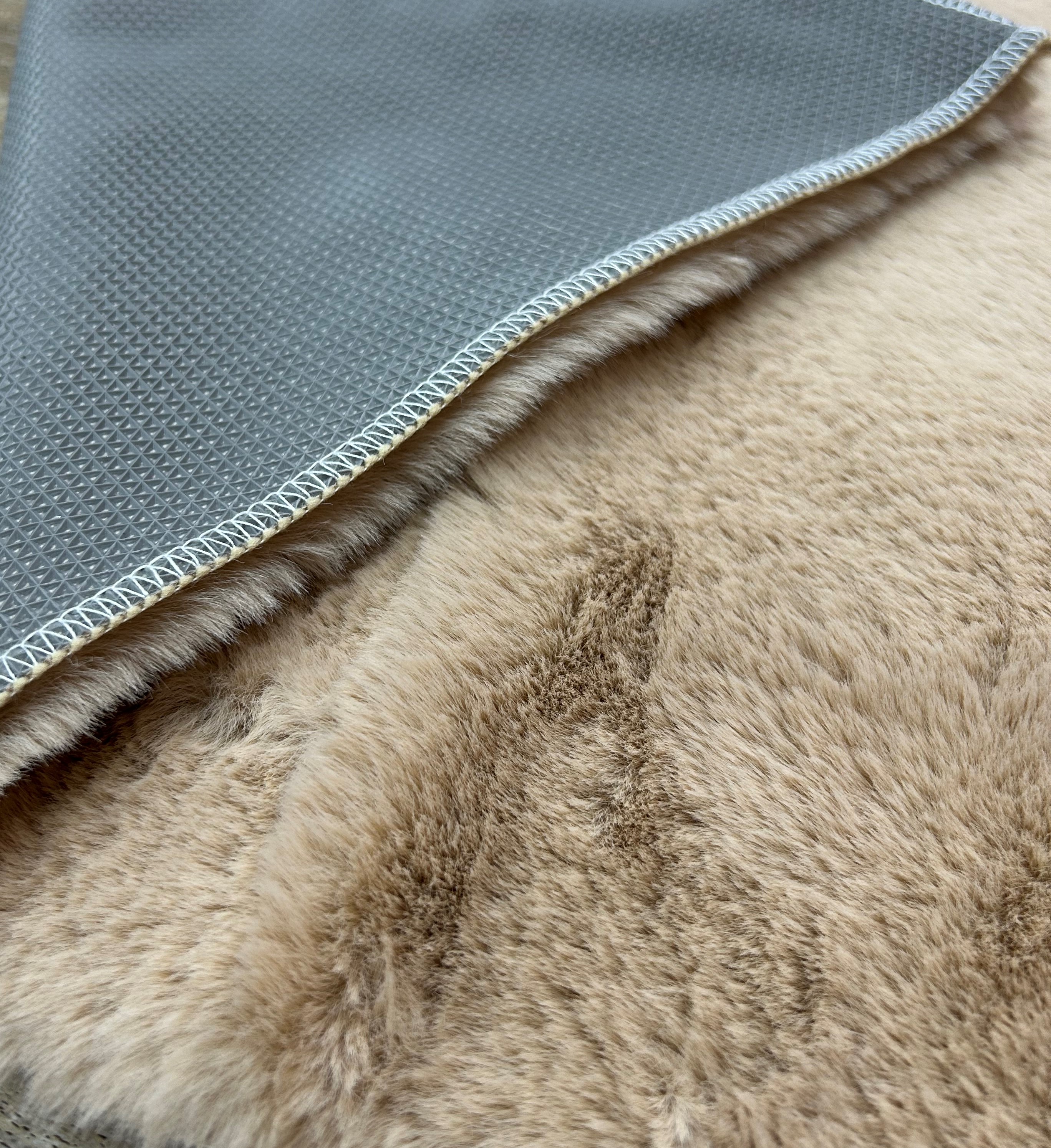Коврик интерьерный из искусственного кроличьего меха (цвет крем)  80*150 см *1