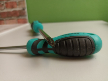 Отвертка TORX с отверст. эрго ручка, магн. наконеч ТТ27Н*100мм (арт.1040-23-TT27-100) STURM *12/120