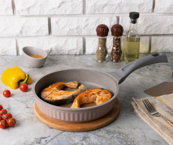 Сковорода алюмин. антипригарная "Kukmara" "Stella" Cappuccino d24см сск240а *1/6 Сковорода алюмин. антипригарная "Kukmara" "Stella" Cappuccino d24см сск240а *1/6