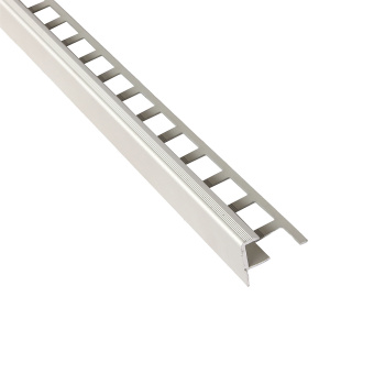 Профиль для отделки внешних углов ступеней ПУ 13 2700мм 01л серебро люкс Лука *1/6